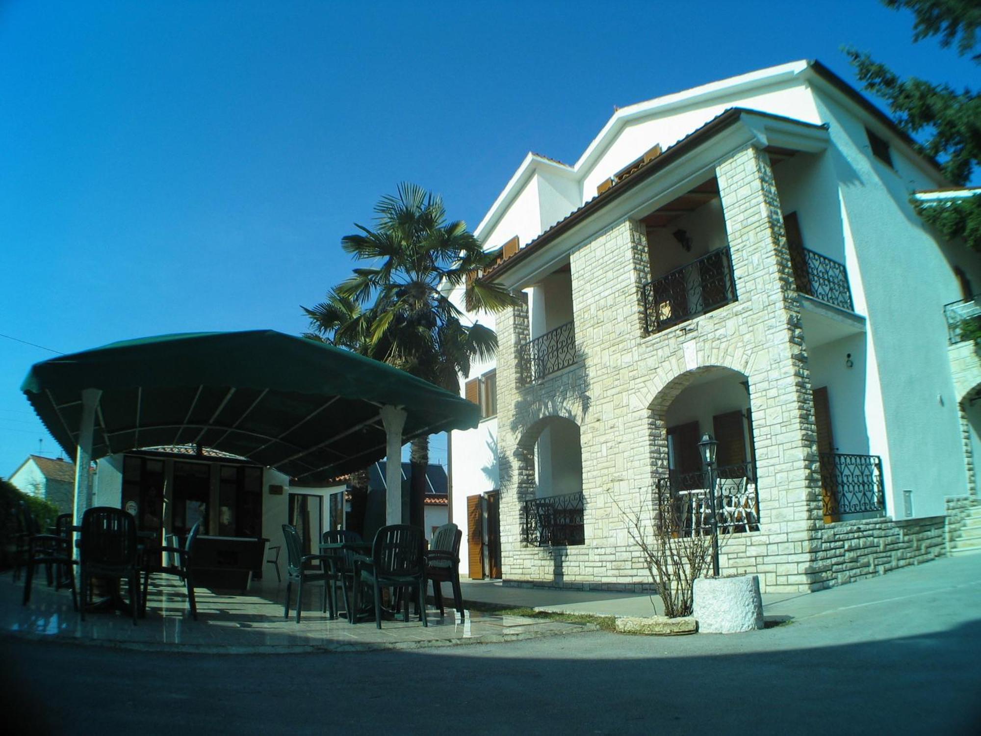 B&B Moderno Fazana Exterior photo